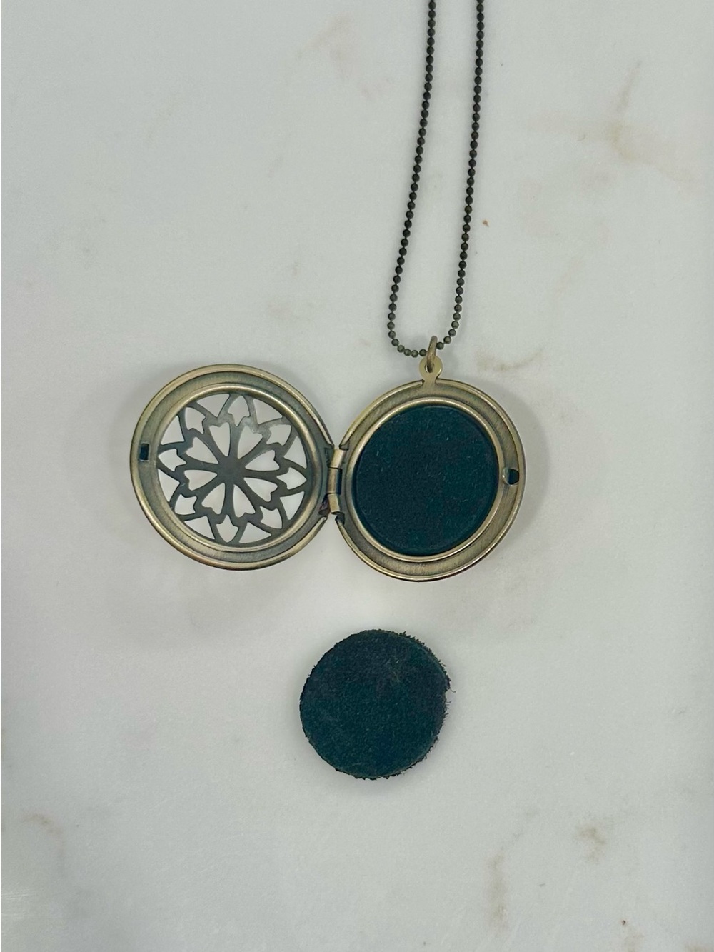 Essential Oil Holder Gold Floral Filigree Pendant Necklace With Spare Oil Pad - Picture 2 of 3